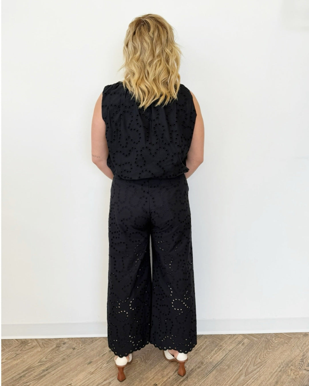 Jane Eyelet Wide Leg Pull on Pantwide leg pant