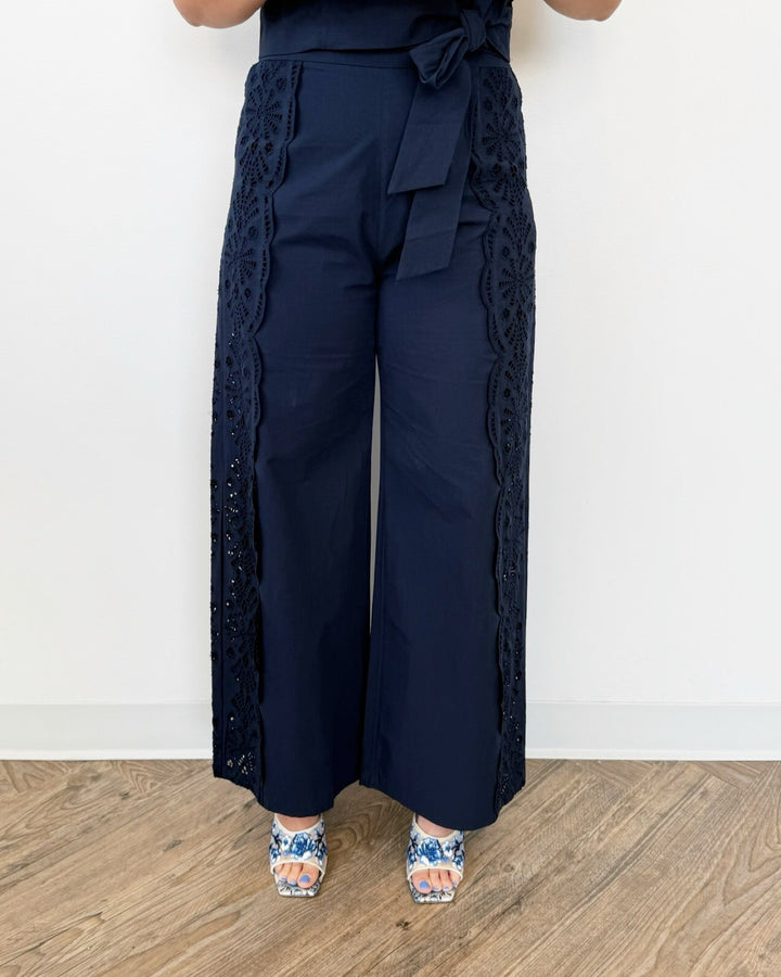 Jules Embroidered Flared Pantspull on pant