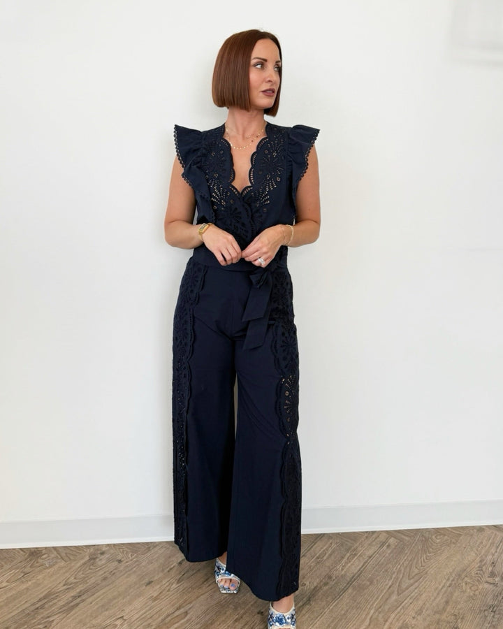 Jules Embroidered Flared Pantspull on pant