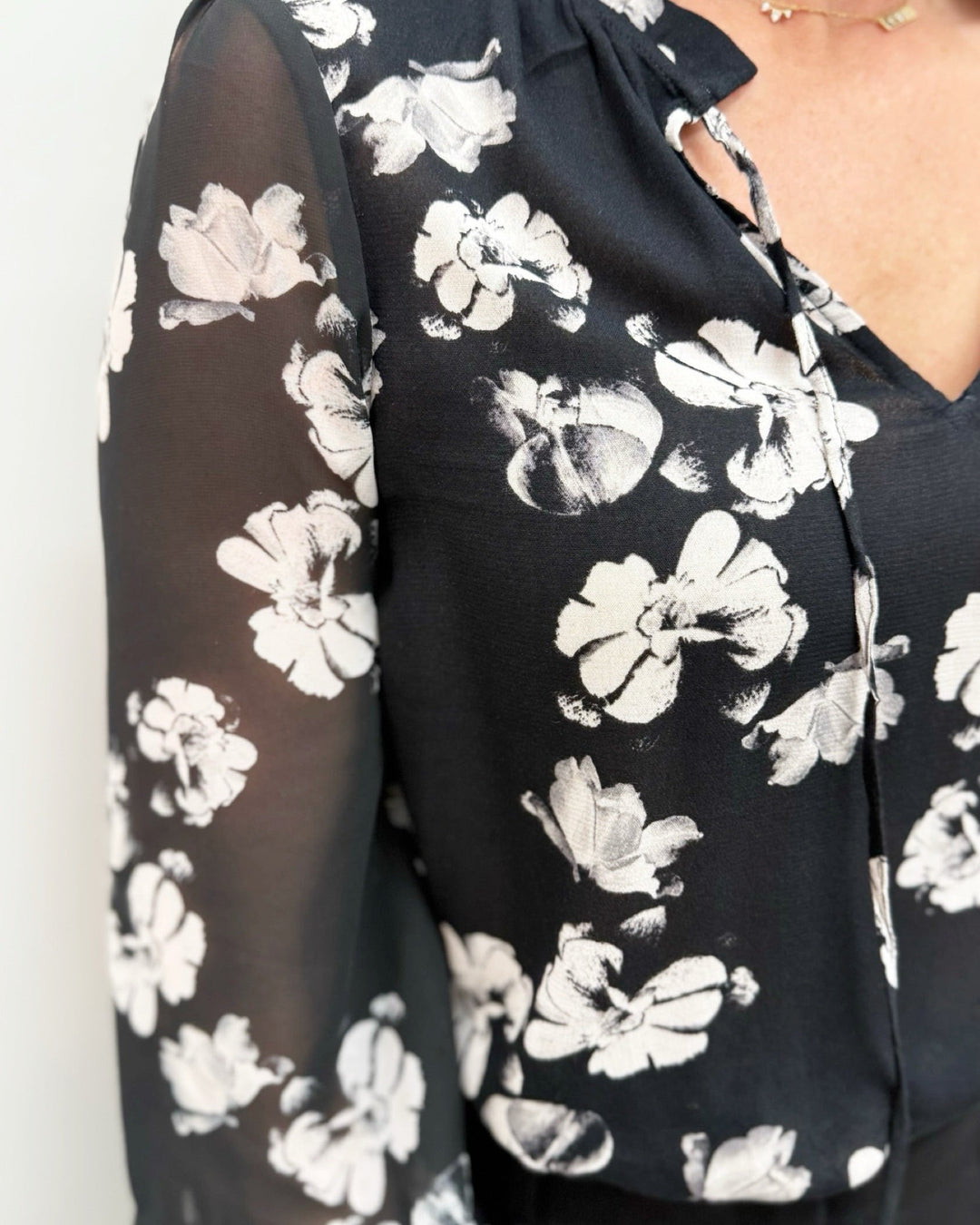 Khelan Long Sleeve Sheer Floral BlouseLM8J18VG1P92