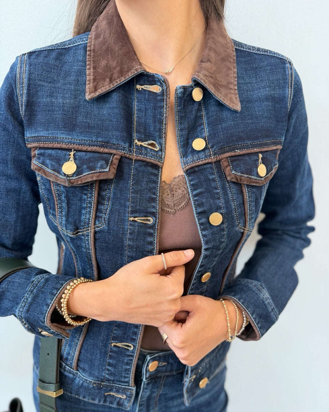 Liverpool Classic Trucker Jacket with Velvet DetailingLM1D72CHF