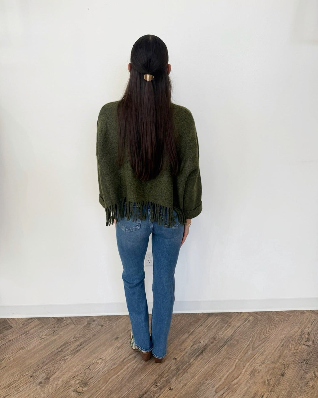 Sachi Long Sleeve Sweater with Fringe Hemlinelong sleeve knit