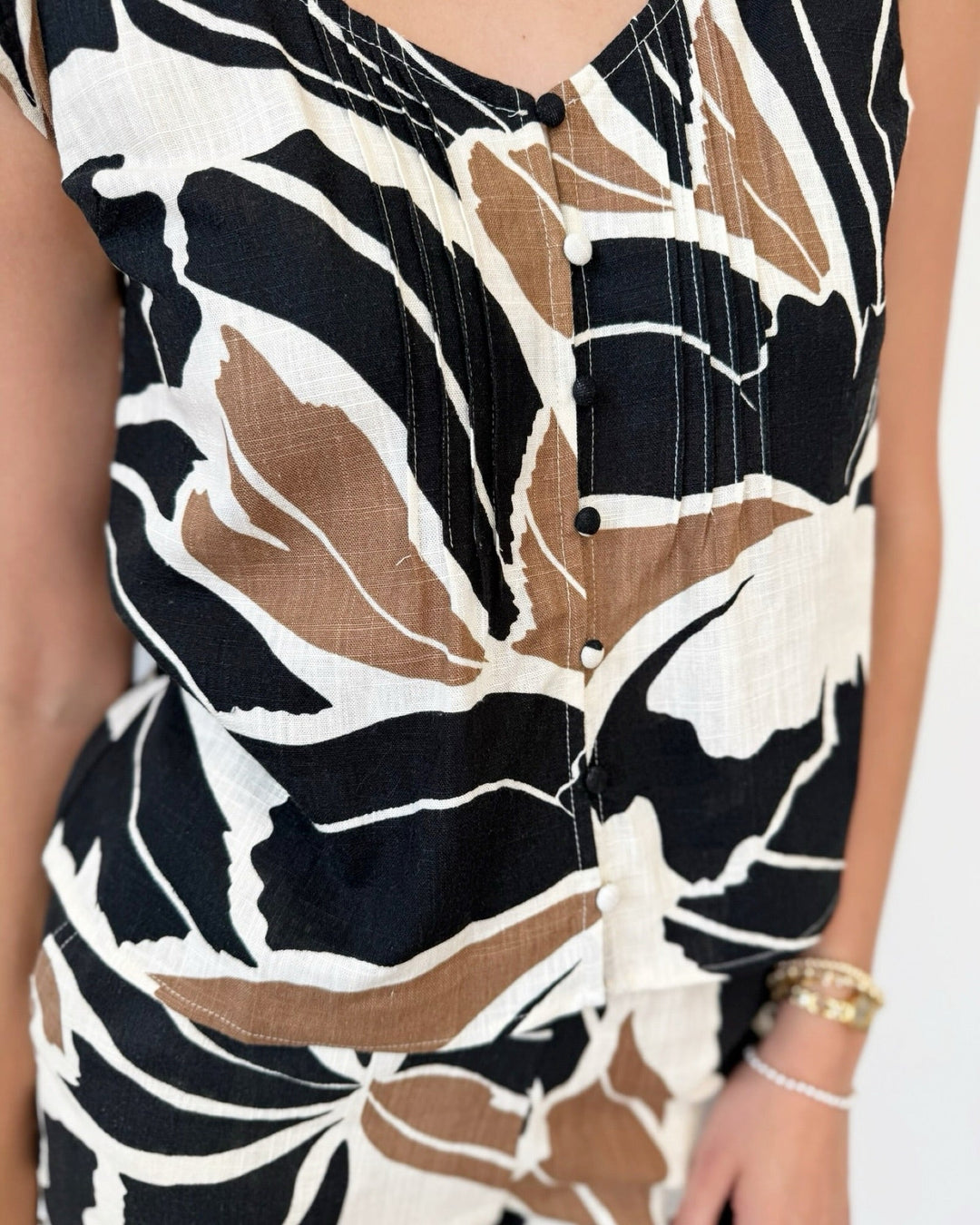 Sanctuary Within Time Button Linen Shellsleeveless top