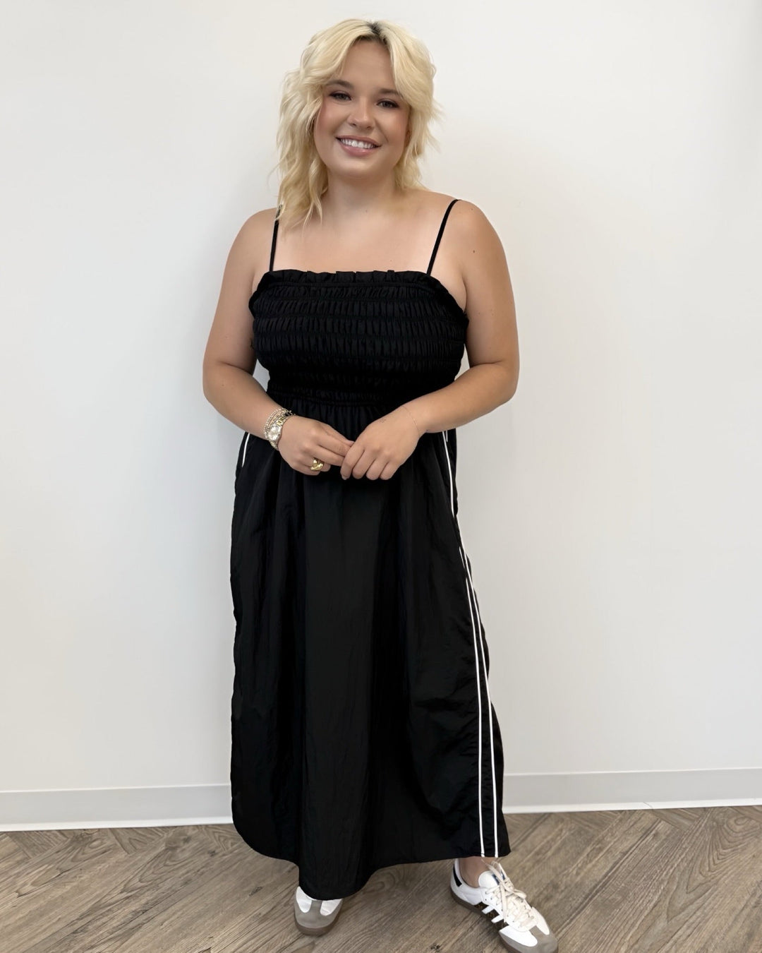 sporty maxi dress Colorblocked V Neck Maxi Dress - Black / White