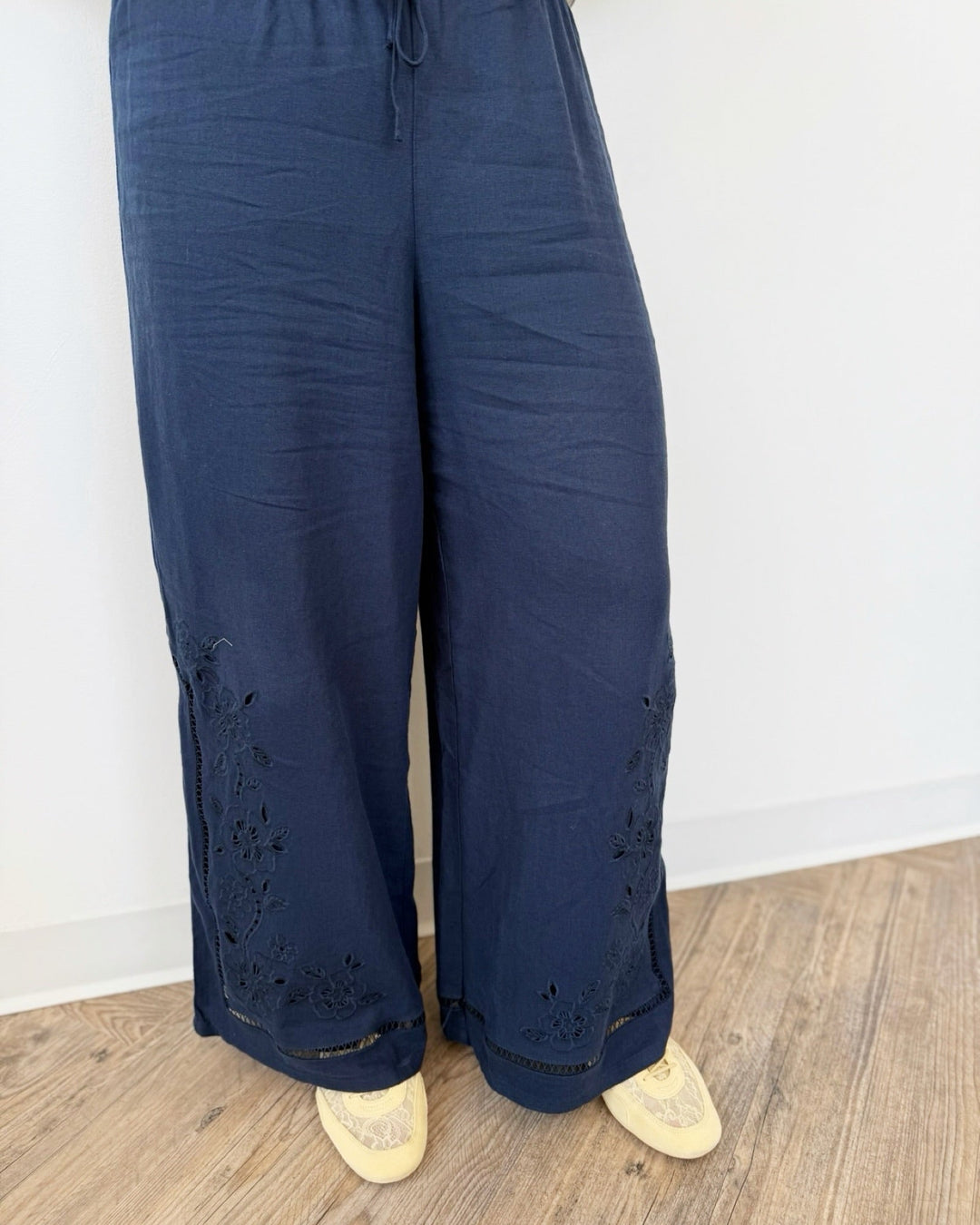 Z Supply Sid Embroidered Woven Pantpull on pant